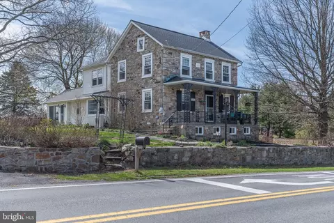 5886 Kings Hwy S, Zionsville, PA 18092