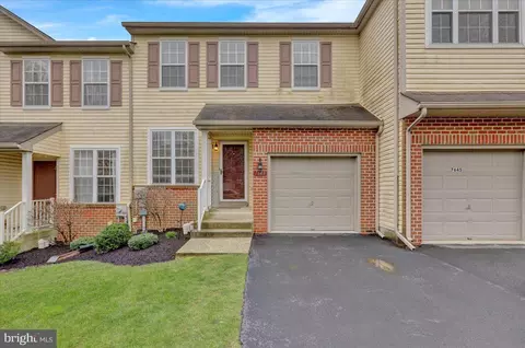 7649 Cross Creek Cir S, Breinigsville, PA 18031