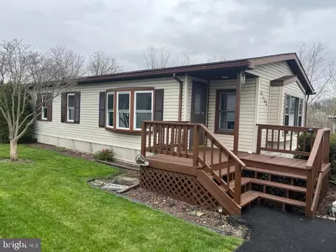 5186 Stone Terrace Dr, Whitehall, PA 18052