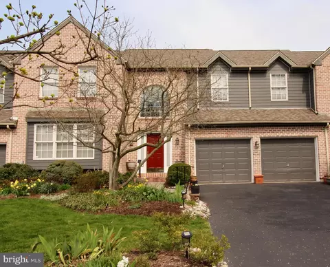 2887 Sheffield Dr, Emmaus, PA 18049