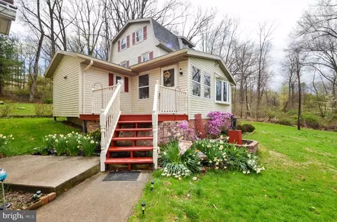 4896 Spring Dr, Center Valley, PA 18034