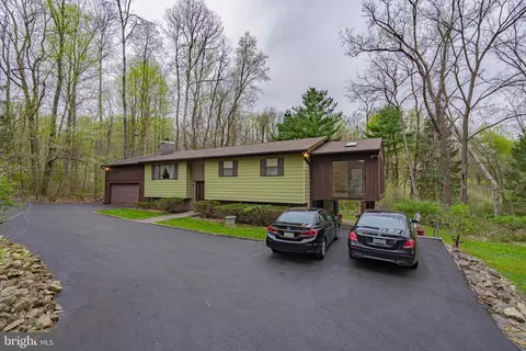 6722 Corning Rd, Zionsville, PA 18092