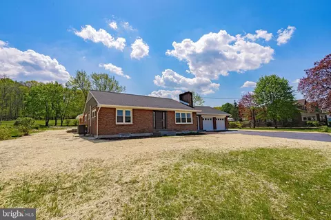 6291 Chestnut St, Zionsville, PA 18092