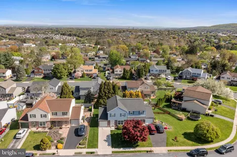 4141 Newport Dr, Emmaus, PA 18049