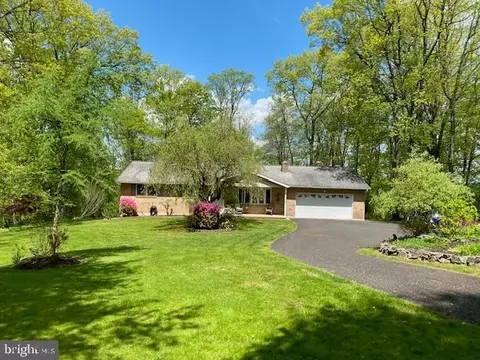 6605 Crown Ln, Zionsville, PA 18092