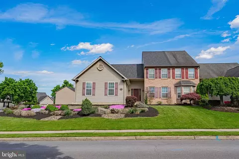 1998 Rolling Meadow Dr, Macungie, PA 18062