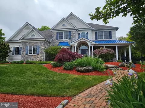 6675 Forest Knoll Ct, Allentown, PA 18106