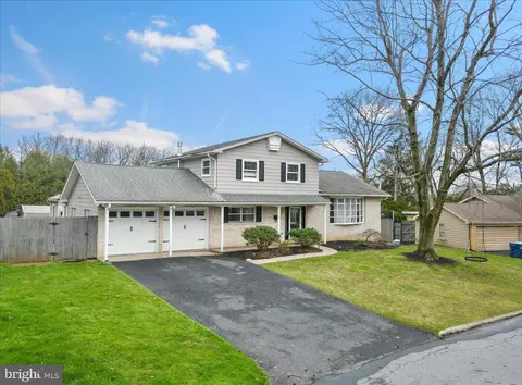 1105 Lowell St, Allentown, PA 18104