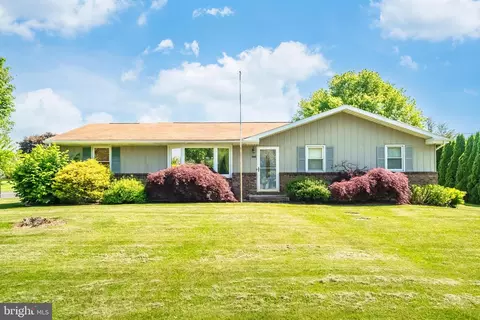 2777 Old Post Rd, Schnecksville, PA 18078
