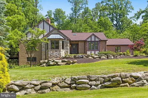 5814 Stag Dr, Emmaus, PA 18049
