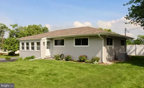 3745 S S Saucon Ave, Center Valley, PA 18034
