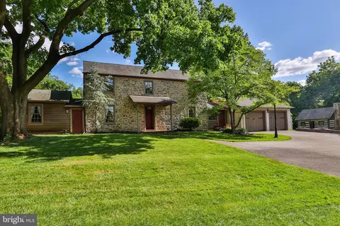 5682 N Walnut St, Macungie, PA 18062