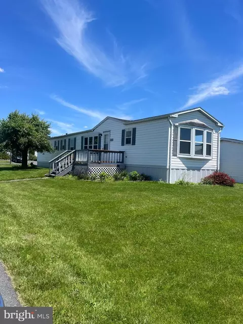5147 Stone Terrace Dr, Whitehall, PA 18052