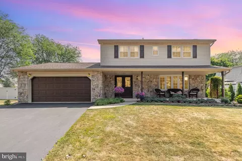 3051 Magnolia Cir, Macungie, PA 18062