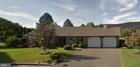 1264 Sunset Cir, Slatington, PA 18080
