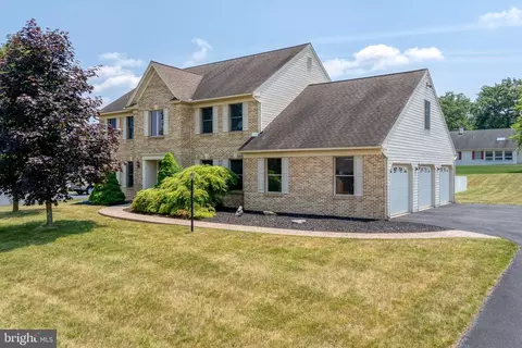 3369 Fairland Dr, Schnecksville, PA 18078