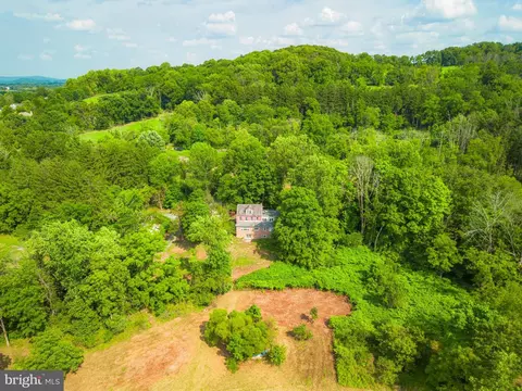 3808 Kozy Korner Rd, Center Valley, PA 18034