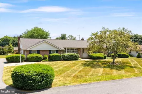 6710 Ivy Ln, Allentown, PA 18106