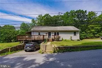 8520 Rextown Rd, Slatington, PA 18080