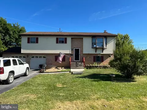 4362 Black Dr, Whitehall, PA 18052