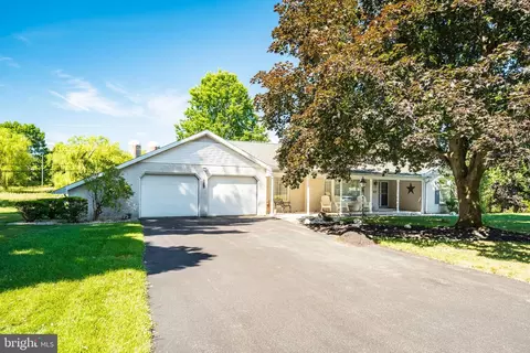 4744 Bowood St, Center Valley, PA 18034