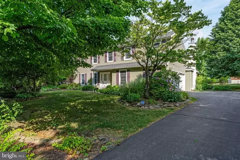 5361 Townsquare Dr, Macungie, PA 18062