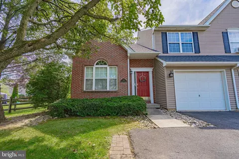 1552 Kennington Ln, Macungie, PA 18062