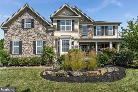 2101 Rainlilly Dr, Center Valley, PA 18034