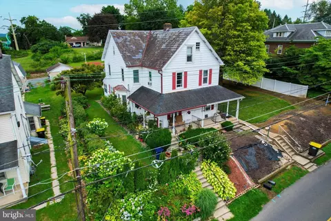 3748 W W Walnut St, Allentown, PA 18104