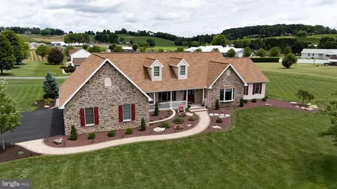 10120 Tori Ln, Breinigsville, PA 18031