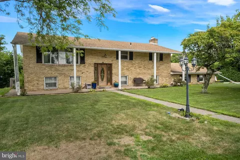 2849 Hillcrest Dr E, Coplay, PA 18037