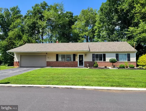 115 W School St, Alburtis, PA 18011