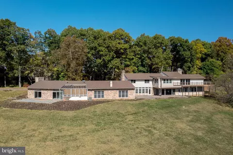 2527 Weyhill Dr, Center Valley, PA 18034