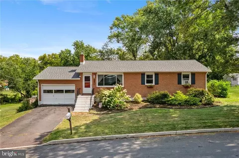 657 W Fairmount St, Coopersburg, PA 18036