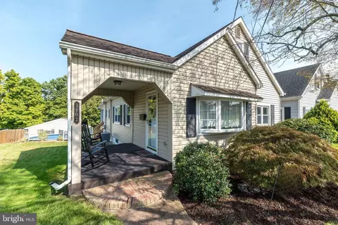 3102 S Front St, Whitehall, PA 18052