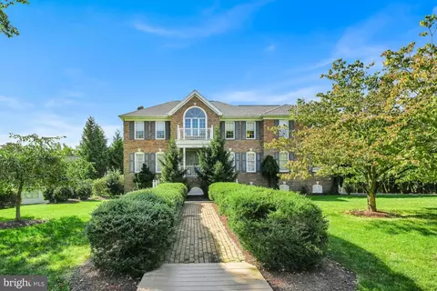 6060 Domarray St, Coopersburg, PA 18036