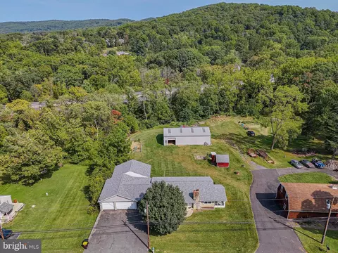 4146 Shimerville Rd, Emmaus, PA 18049