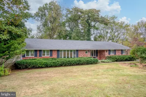 5112 Laurie Dr, Emmaus, PA 18049