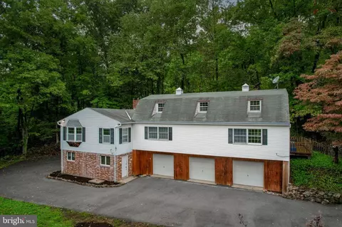 3438 Oak Hill Rd, Emmaus, PA 18049