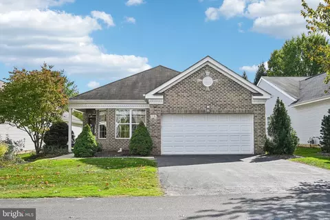 7058 Queenscourt Ln, Macungie, PA 18062