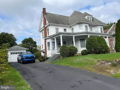 6056 Newside Rd, Slatington, PA 18080