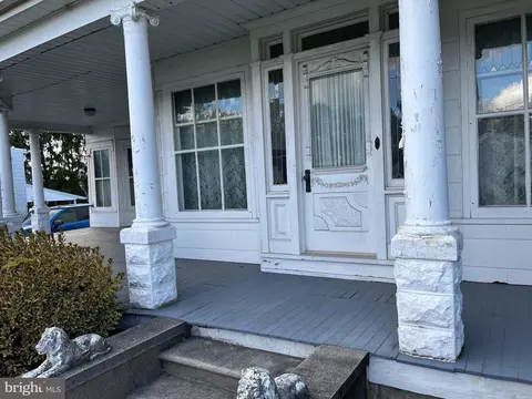 6056 Newside Rd, Slatington, PA 18080 photo 2