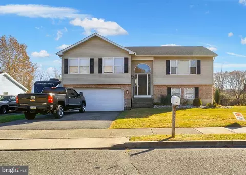 955 Bridge Ct, Catasauqua, PA 18032