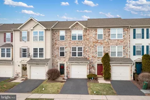 4055 Tournament Ct, Center Valley, PA 18034
