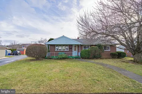 1232 W Broad St, Emmaus, PA 18049