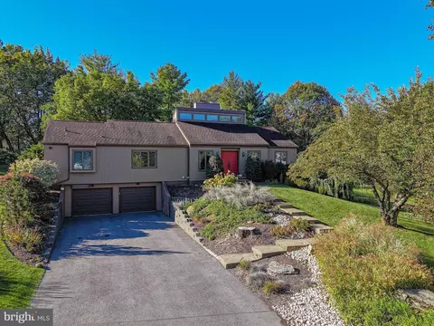 4732 Glenwood Cir, Emmaus, PA 18049