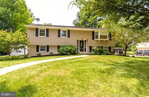 6150 Fairway Ln, Allentown, PA 18106