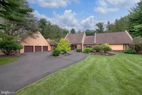 3540 Fox Run Dr, Allentown, PA 18103
