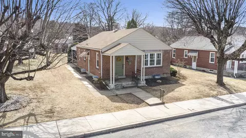 1120 W Broad St, Emmaus, PA 18049