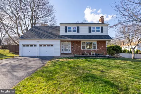 315 Cherokee St, Emmaus, PA 18049
